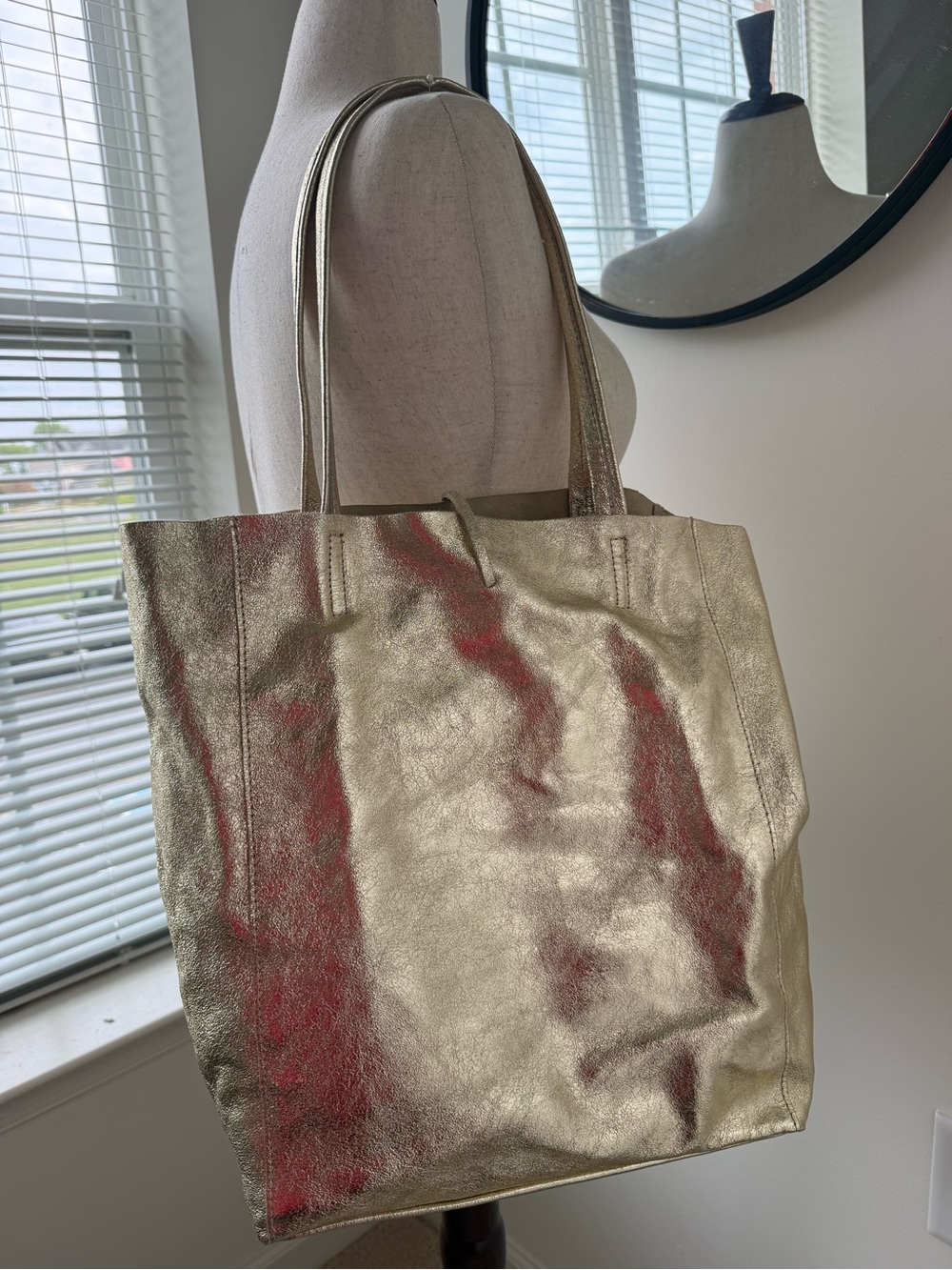 Women's Metallic Gold Italian Leather Tote Bag - Picture 2 of 10